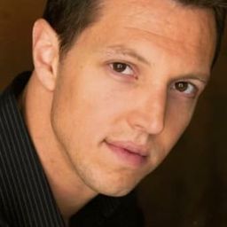 Courtney Ray Geigle 飾演 Lance