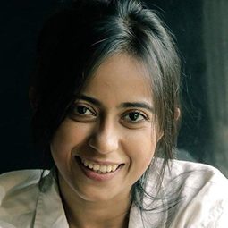 Ronjini Chakraborty 飾演 Vinayak's Mistress