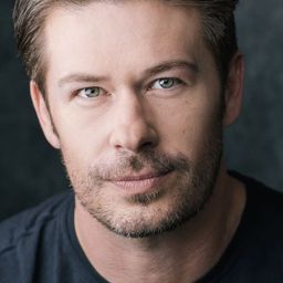 Ryan Northcott - 血 • 緣演員 飾演Doctor