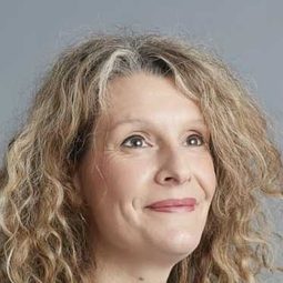 Christèle Guery - 愛•難按捺演員 飾演La cliente de la librairie