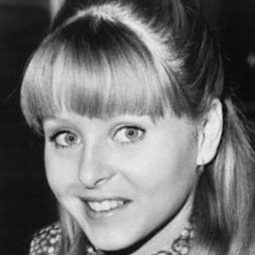 Liza Goddard - Doctor Who: Terminus演員 飾演Kari