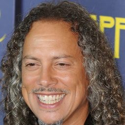 Kirk Hammett - Metallica: 金屬製品與舊金山交響樂團現場演出實錄 S&M2演員 飾演Self