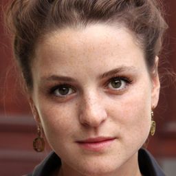 Laura-Charlotte Syniawa 飾演 Frederike Wehmeyer