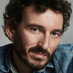 Óscar Corrales 飾演 Damián