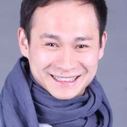 譚天銘 飾演 Boss Huang