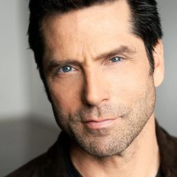 Gerard Christopher 飾演 