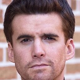 阿曼多·里耶司科 飾演 Hernandez (voice) (uncredited)