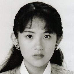 小高恵美 飾演 Aki