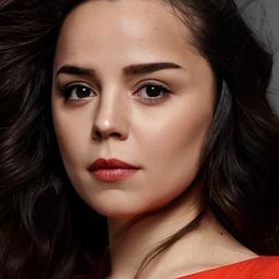 Pelin Ermis 飾演 Bakkalın Kızı