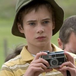 Julian O'Donnell - 莎樂的神奇網網演員 飾演Henry Fussy