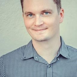 Nathan Adloff 飾演 Sam