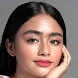Vivoree Esclito 飾演 Lyn-Lyn / Jocelyn / Jo-C