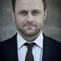 萊謝克·利侯塔 飾演 Rafał Wilczur / Antoni Kosiba