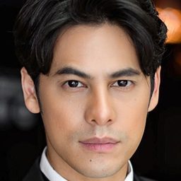 Siwat Chotchaicharin 飾演 A