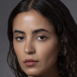 愛德娃·巴德 飾演 Sarah