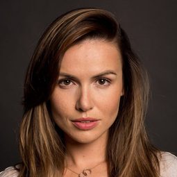 Marta Żmuda-Trzebiatowska 飾演 Barbara