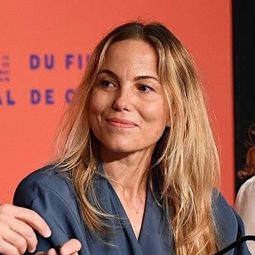 盧多維卡·蘭波爾迪 - The Jewel編劇