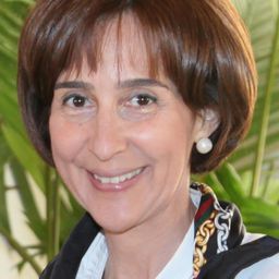 Viviane Senna 飾演 Self