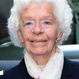 Mary Ellis 飾演 Herself