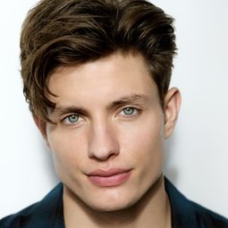 麥特·萊夫 飾演 Self