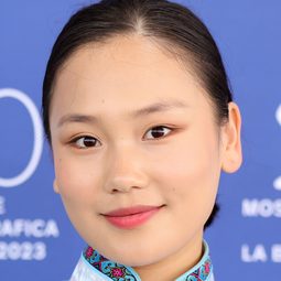 Nomin-Erdene Ariunbyamba 飾演 Maralaa