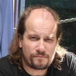 馬塞洛·蘇比歐托 飾演 Profesor