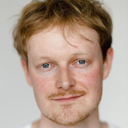 Leo Meier 飾演 Christian