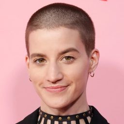 Theo Germaine 飾演 Kieran