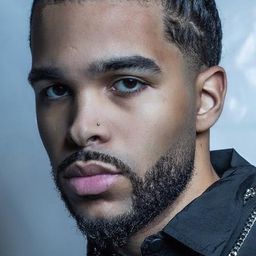 A.J. Saudin 飾演 Oscar