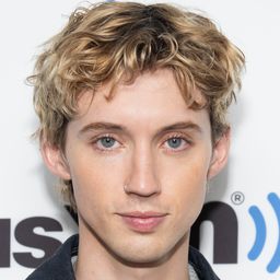 特洛伊·錫凡 飾演 Caleb