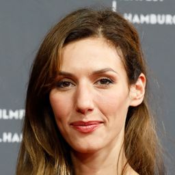 多莉亞蒂利雅 飾演 Misia Sert