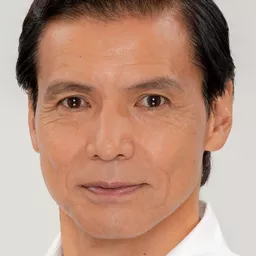 阿部祐二 飾演 Self