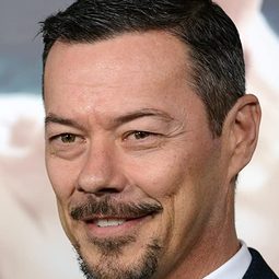 Massi Furlan 飾演 Jimmy Beyer