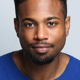 Marcus Griffiths 飾演 King of France / Captain