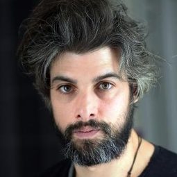 Micha Lescot - 西蒙的瘋狂愛情故事演員 飾演Raphaël