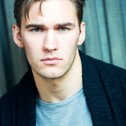 John Macdonald 飾演 Seth