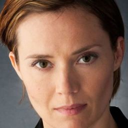 Aurélie Meriel 飾演 Isabelle's Friend