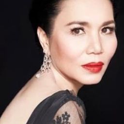 Yanee Jongwisut 飾演 Manee