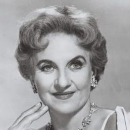 Hermione Gingold - Harvey Middleman, Fireman演員 飾演Mrs. Koogleman