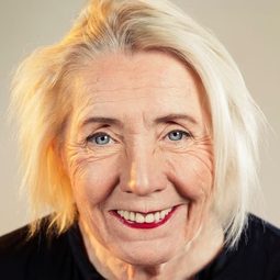 欣·艾格斯 - 每個人都成名演員 飾演Debbies buurvrouw