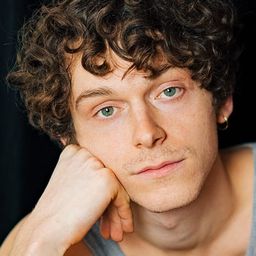 Gaspard Meier-Chaurand 飾演 Marius Vallois