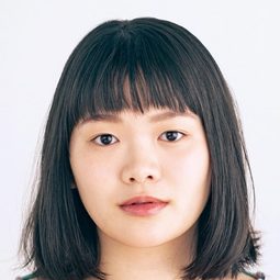 富田 望生 飾演 Kaori Serinuma