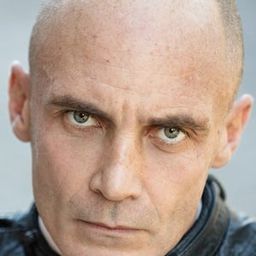 Fabrizio Bordignon - 陪妳過 18 次生日演員 飾演Dottore