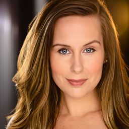 Lauren Rys Martin 飾演 Silas (Witch #2)