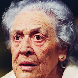 Zoi Voudouri 飾演 Venetia