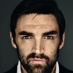 達沃·托米奇 飾演 Dražen Cega