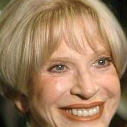 Lyudmila Maksakova 飾演 Emily Brent