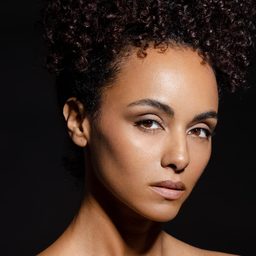 蓋亞·史考達拉洛 飾演 