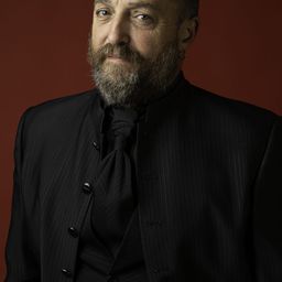 Josu Eguskiza 飾演 Odón