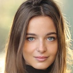 席琳·巴肯思 飾演 Mia